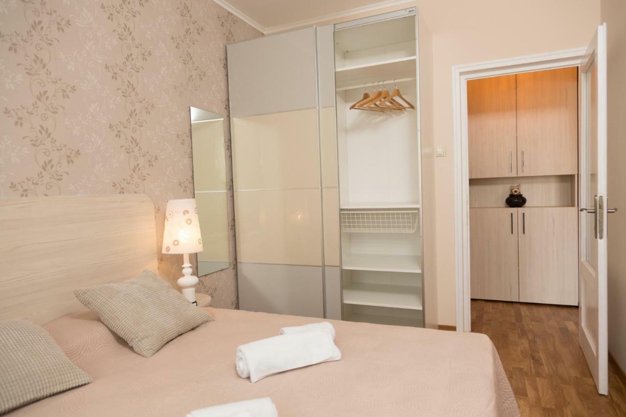 Central Luxury Flat With Terrace - Adela Accommodation - Ideal For Long Stays Bucareste Exterior foto