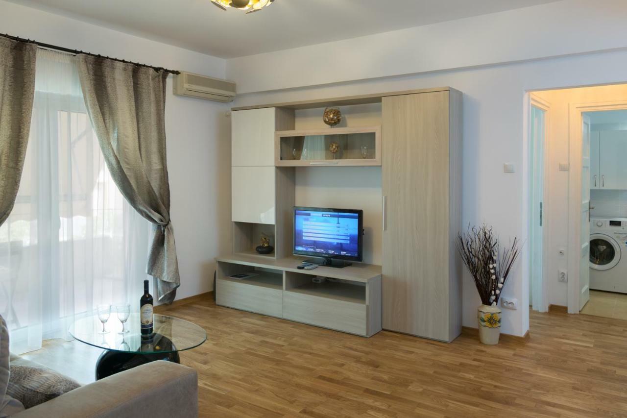 Central Luxury Flat With Terrace - Adela Accommodation - Ideal For Long Stays Bucareste Exterior foto