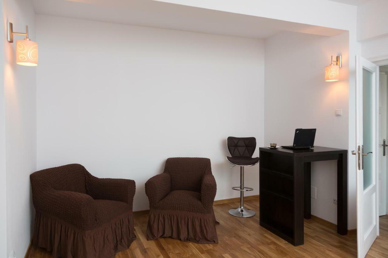 Central Luxury Flat With Terrace - Adela Accommodation - Ideal For Long Stays Bucareste Exterior foto