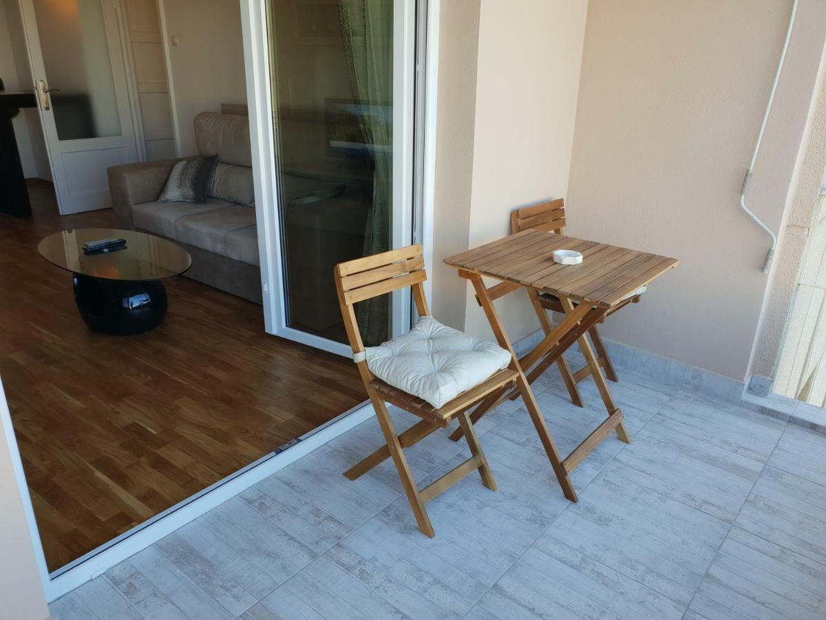 Central Luxury Flat With Terrace - Adela Accommodation - Ideal For Long Stays Bucareste Exterior foto